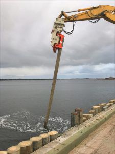 Alva Construction has completed the driving of 272 pcs of 12 inch timber piles with their Grizzly MultiGrip MG-90 while building a new wharf.