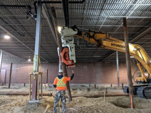 Une usine de la région du Centre du Québec doit préparer une fondation pour des opérations de fonderie qui auront lieu à l’intérieur d’un bâtiment existant.