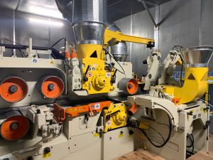 La plus rapide au monde, la raboteuse Haute Vitesse Gilbert impressionne par sa production inégalée de pièces : plus de 300 pièces par minute