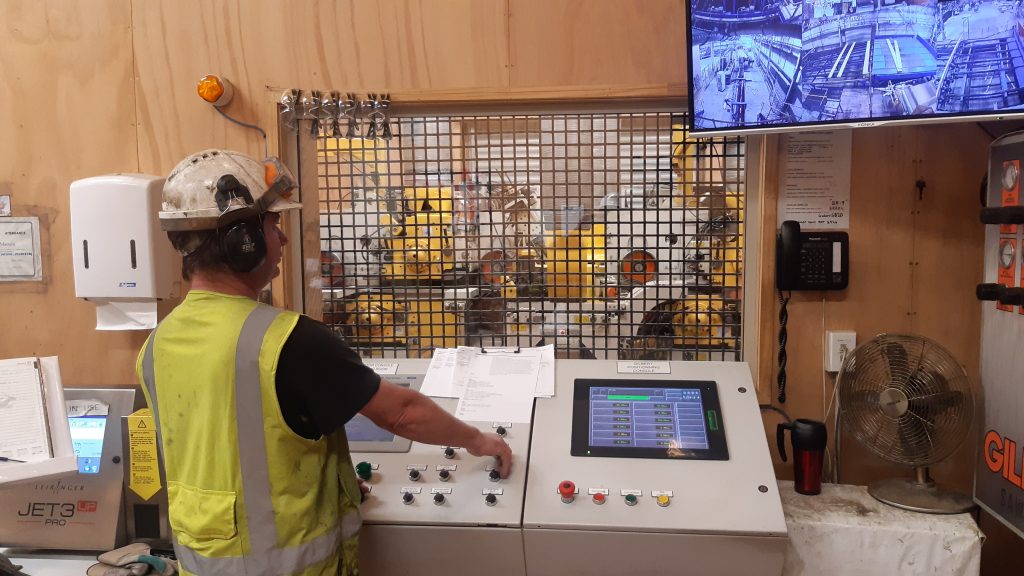 Learn how one of Gilbert’s valuable customer, Andrew James at Red Stag Timber in Rotorua New Zealand, explained the benefits of Gilbert’s Pull-Through Technology.