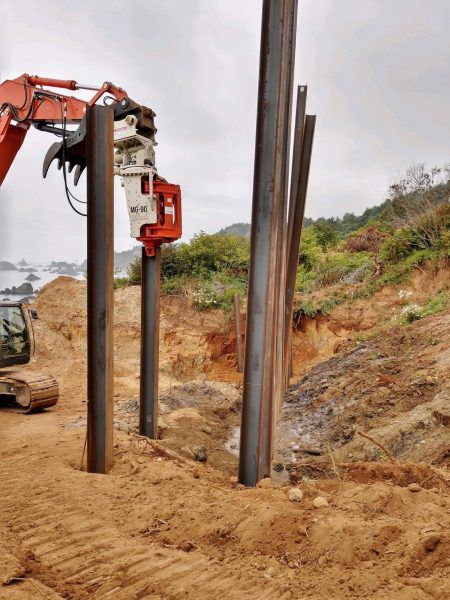 Des travaux de stabilisation furent effectués dans le sol à l'aide d'un vibrofonceur Gilbert dans l'Oregon. 