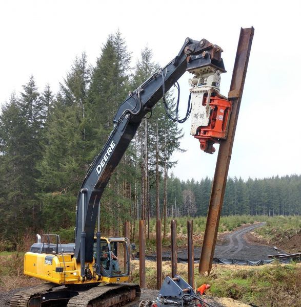 Our customer had to extract H-beam template piles using his Gilbert Grizzly MultiGrip with the MG-90 side-grip vibratory pile driver.